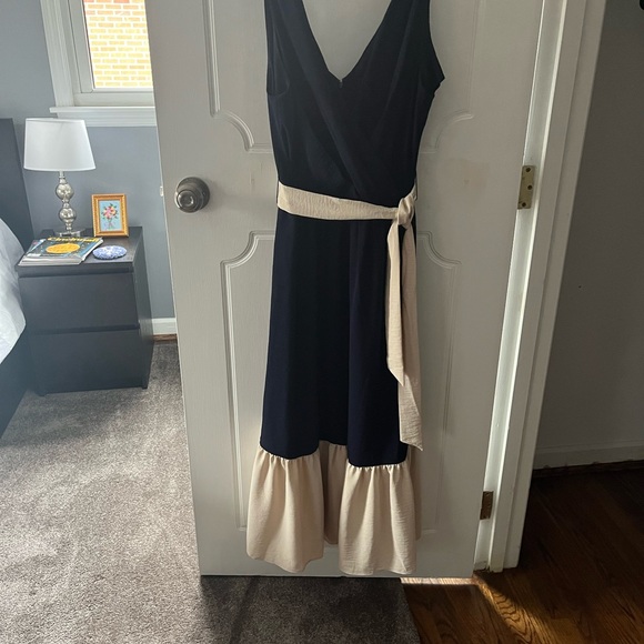 DKNY Navy and Cream Sleeveless Dress - Picture 2 of 6